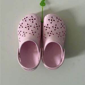 Crocs Girls Pink Floral Cut-Out Clogs Size US men’s 3/ women’s 5